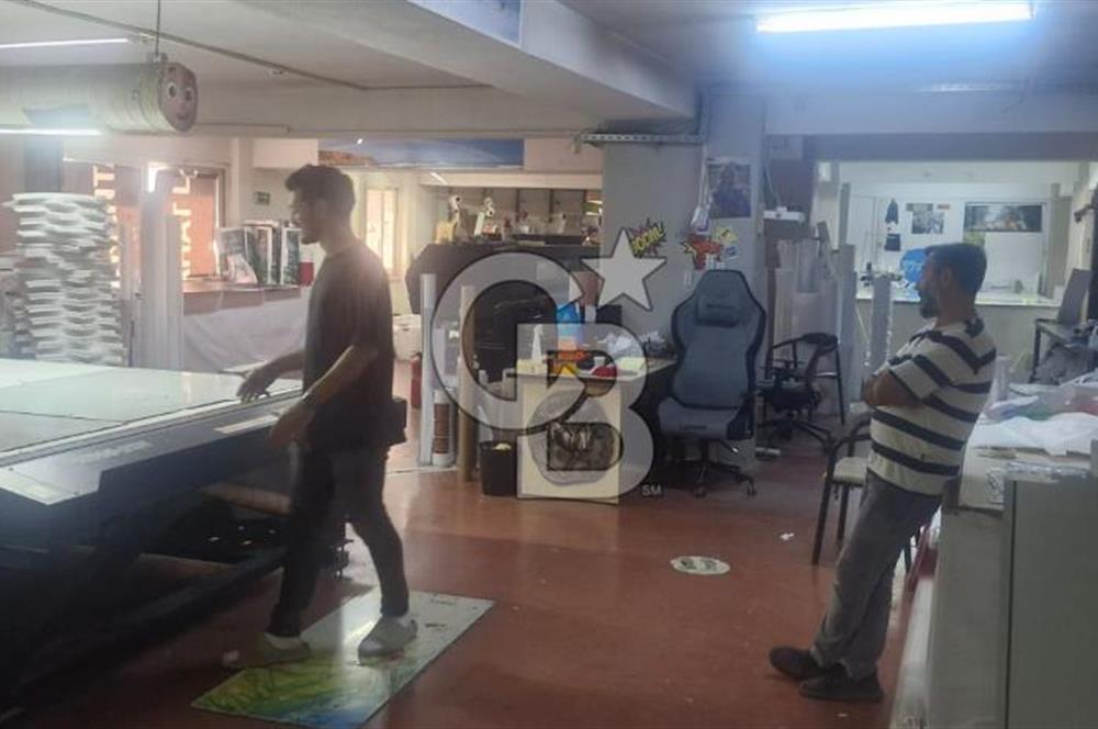 İzmir'de Bornova'nin Ticari kalbi Olan  1. Sanayide Mükemmel Lokasyonda İş Hanı