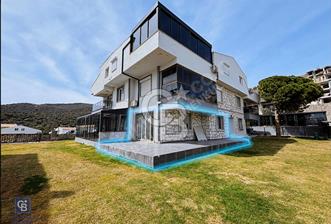 ÇANDARLI'DA HAVUZLU SİTEDE DENİZ MANZARALI 1+1 SIFIR DAİRE