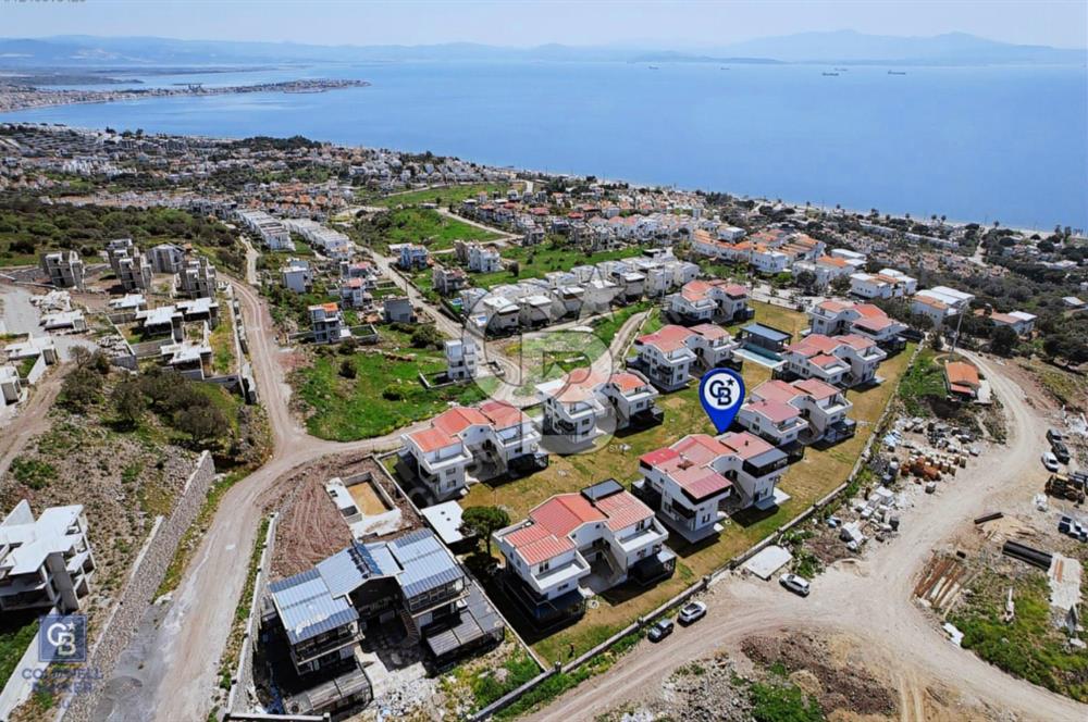 ÇANDARLI'DA HAVUZLU SİTEDE DENİZ MANZARALI 1+1 SIFIR DAİRE