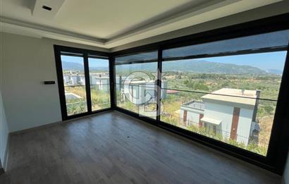 YUKARIKIZILCA DA YOLA CEPHELİ HAVUZLU LÜX SATILIK VİLLA 