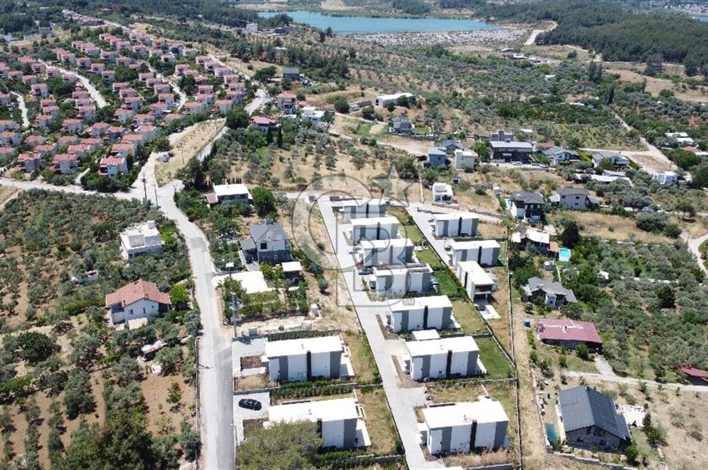 YUKARIKIZILCA DA YOLA CEPHELİ HAVUZLU LÜX SATILIK VİLLA 