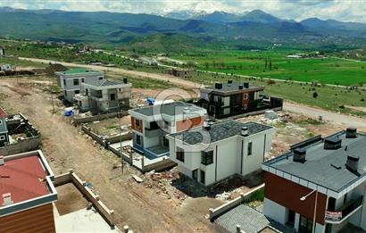 CB Zenith | TALAS REŞADİYE SATILIK 4,5+1 SIFIR VİLLA