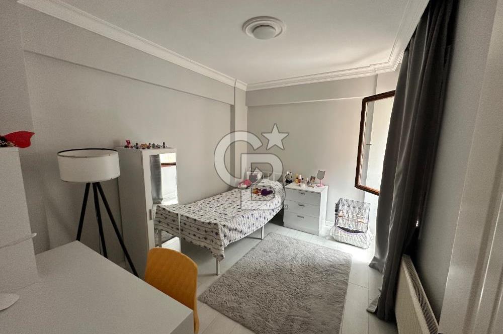 İzmir, Karşıyaka Bahçelievler'de Satılık 3+1 Geniş Daire