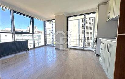 KAVAKLIDERE DE BULVAR ÜZERİNDE 1+1 SATILIK KÖŞE DAİRE