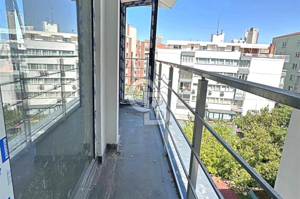 KAVAKLIDERE DE BULVAR ÜZERİNDE 1+1 SATILIK KÖŞE DAİRE
