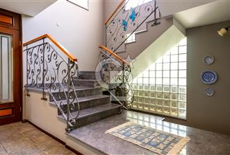 İtokent Sitesi A Blok'ta Geniş Bahçeli Büyük Tip Villa Satılık