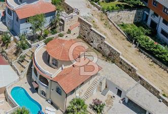 YENİFOÇA'DA KİRALIK GENİŞ 1+1 HAVUZLU DAİRE