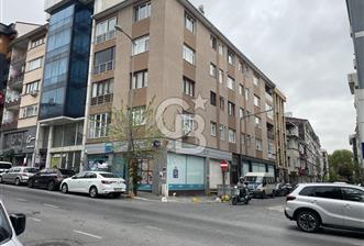 Acıbadem' de Tüm Ulaşımlara Yakın Merkezde 100 M2 Ara Kat Daire