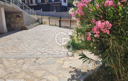 YENİFOÇA'DA KİRALIK GENİŞ 1+1 HAVUZLU DAİRE