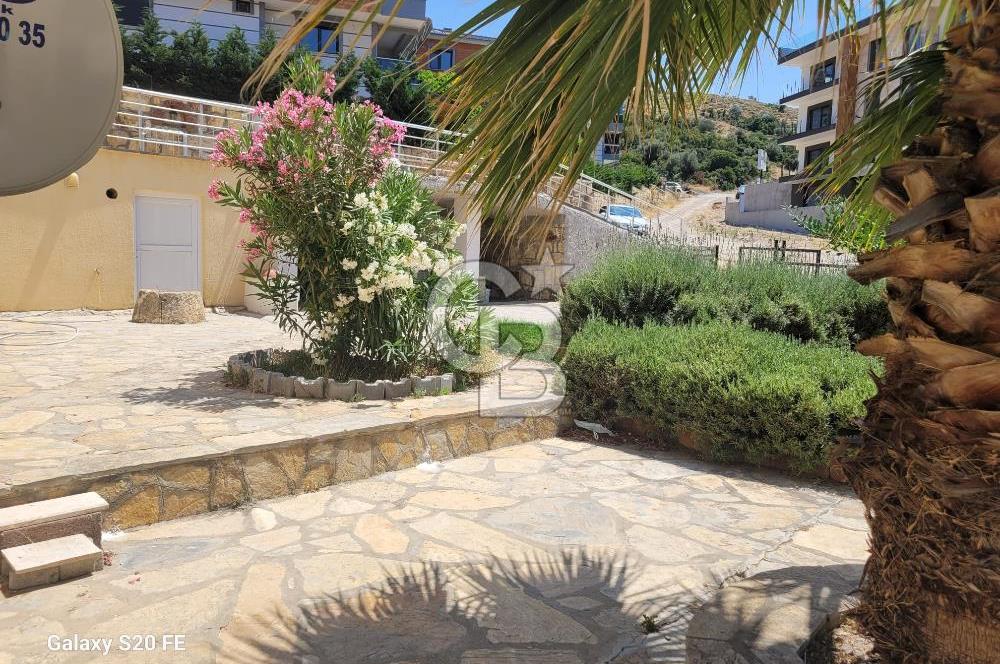 YENİFOÇA'DA KİRALIK GENİŞ 1+1 HAVUZLU DAİRE