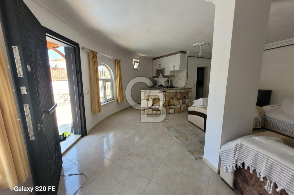 YENİFOÇA'DA KİRALIK GENİŞ 1+1 HAVUZLU DAİRE