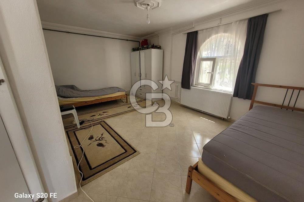 YENİFOÇA'DA KİRALIK GENİŞ 1+1 HAVUZLU DAİRE
