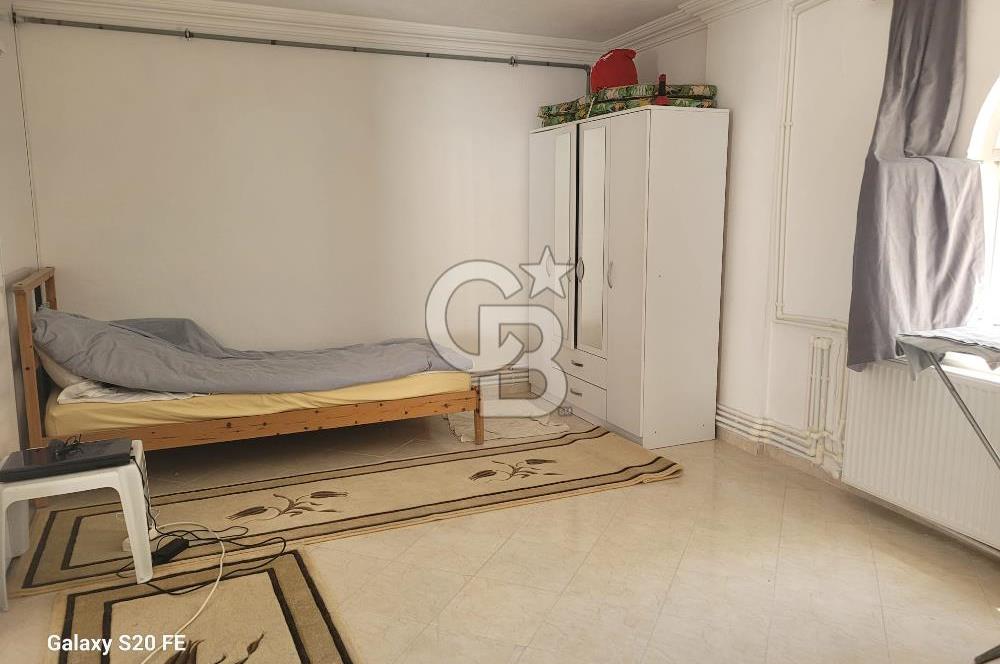 YENİFOÇA'DA KİRALIK GENİŞ 1+1 HAVUZLU DAİRE