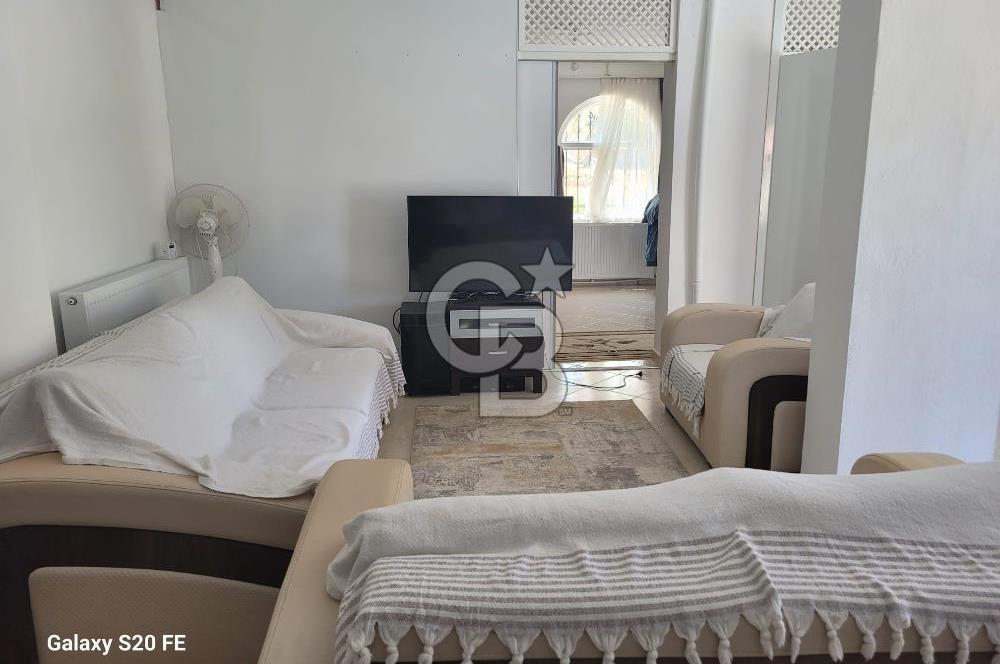 YENİFOÇA'DA KİRALIK GENİŞ 1+1 HAVUZLU DAİRE
