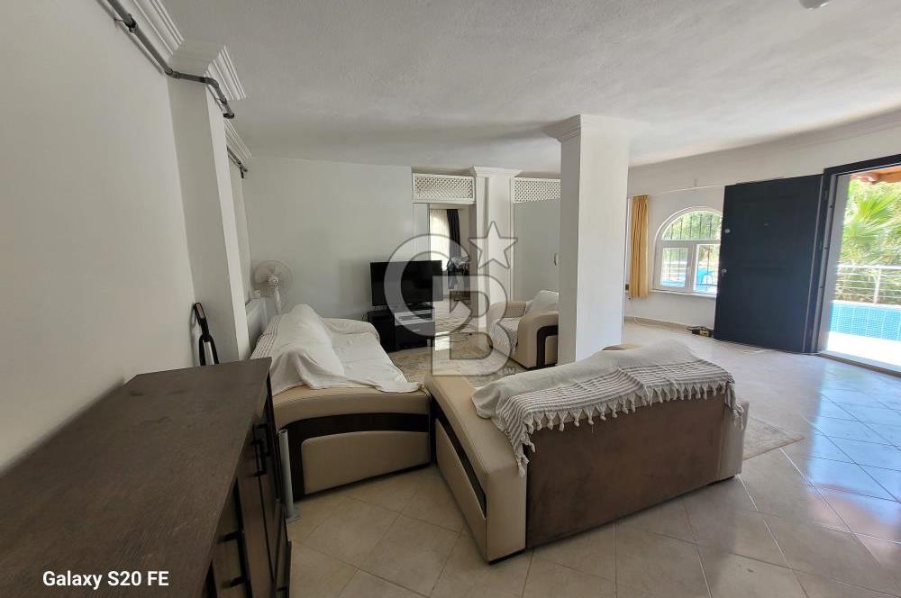 YENİFOÇA'DA KİRALIK GENİŞ 1+1 HAVUZLU DAİRE
