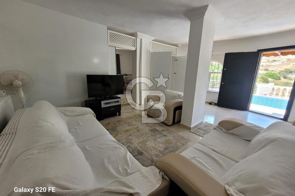 YENİFOÇA'DA KİRALIK GENİŞ 1+1 HAVUZLU DAİRE