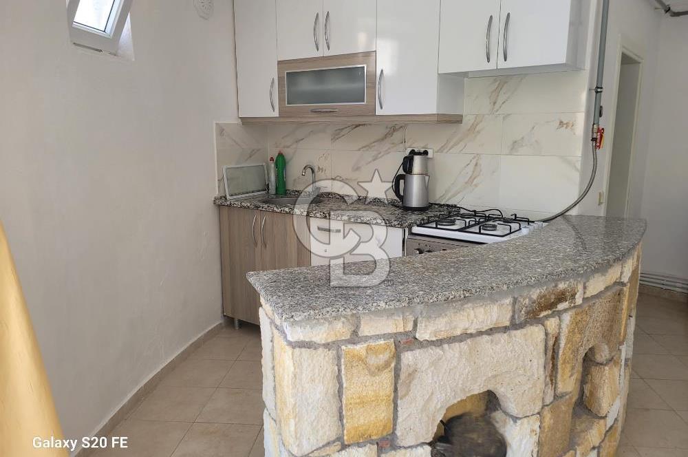 YENİFOÇA'DA KİRALIK GENİŞ 1+1 HAVUZLU DAİRE
