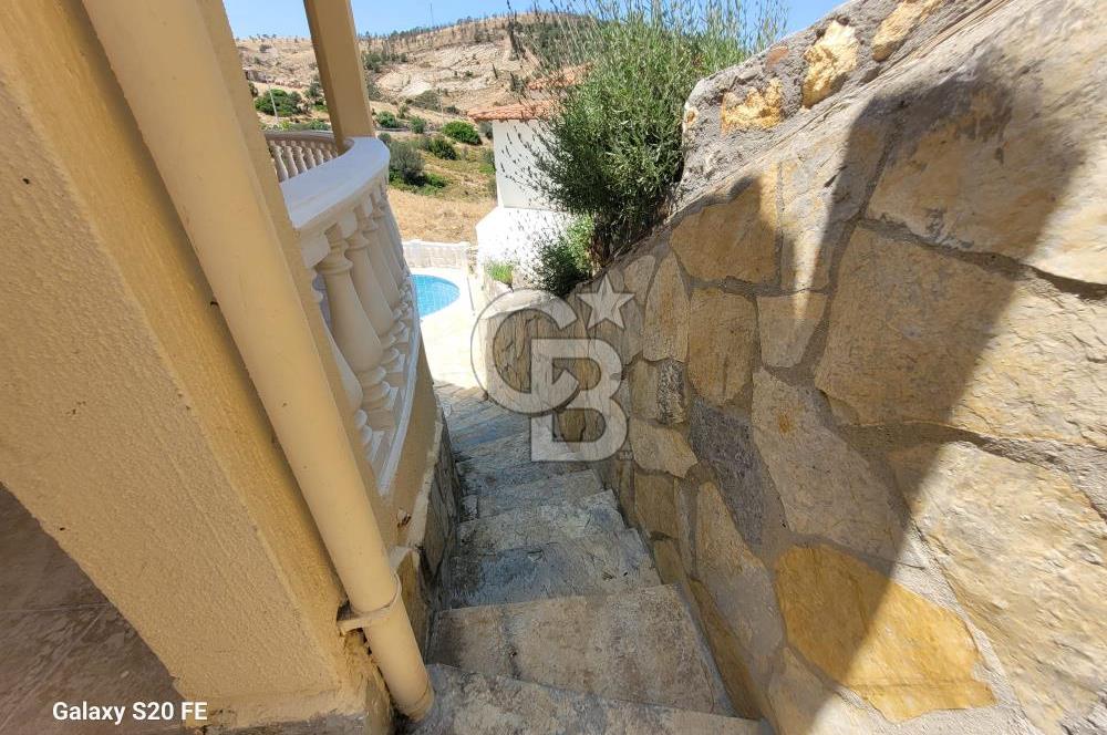 YENİFOÇA'DA KİRALIK GENİŞ 1+1 HAVUZLU DAİRE