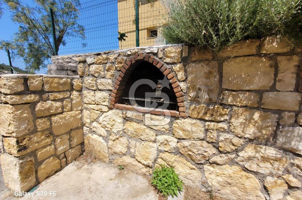 YENİFOÇA'DA KİRALIK GENİŞ 1+1 HAVUZLU DAİRE