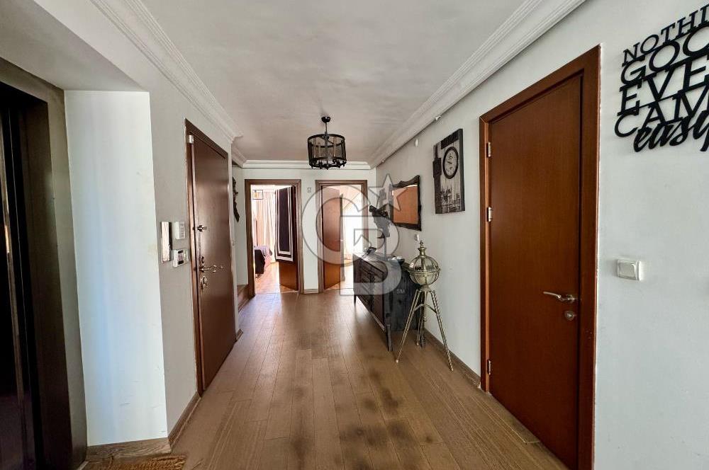 Akaretler'de Boğaz Manzaralı, Teraslı, Eşyalı Kiralık 2+1 Daire