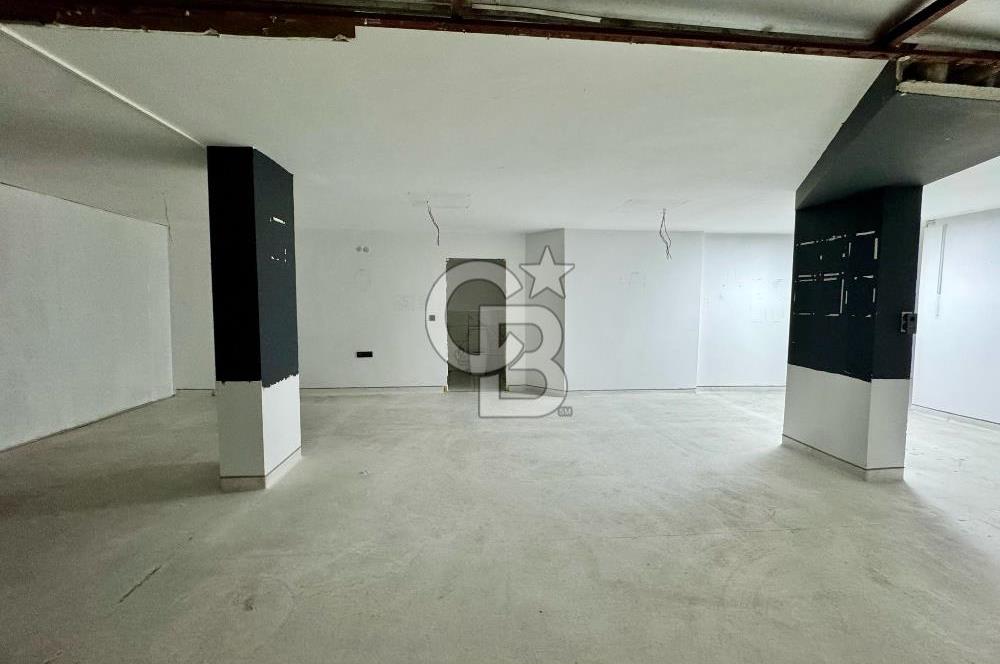 Gayrettepede Köşe Konum 450 m² Çift Cepheli Kiralık Dükkan
