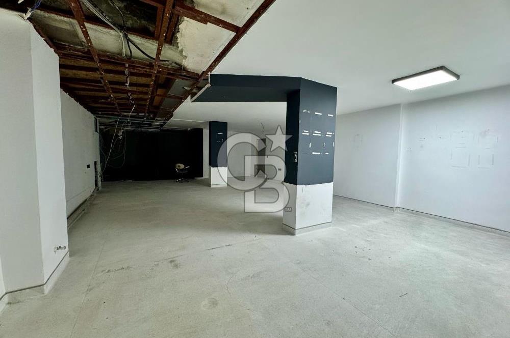 Gayrettepede Köşe Konum 450 m² Çift Cepheli Kiralık Dükkan