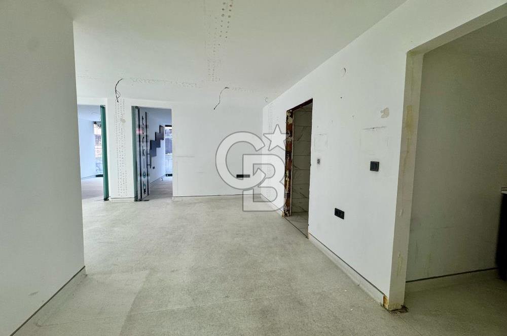 Gayrettepede Köşe Konum 450 m² Çift Cepheli Kiralık Dükkan