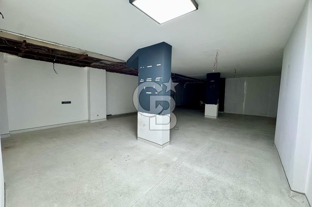 Gayrettepede Köşe Konum 450 m² Çift Cepheli Kiralık Dükkan