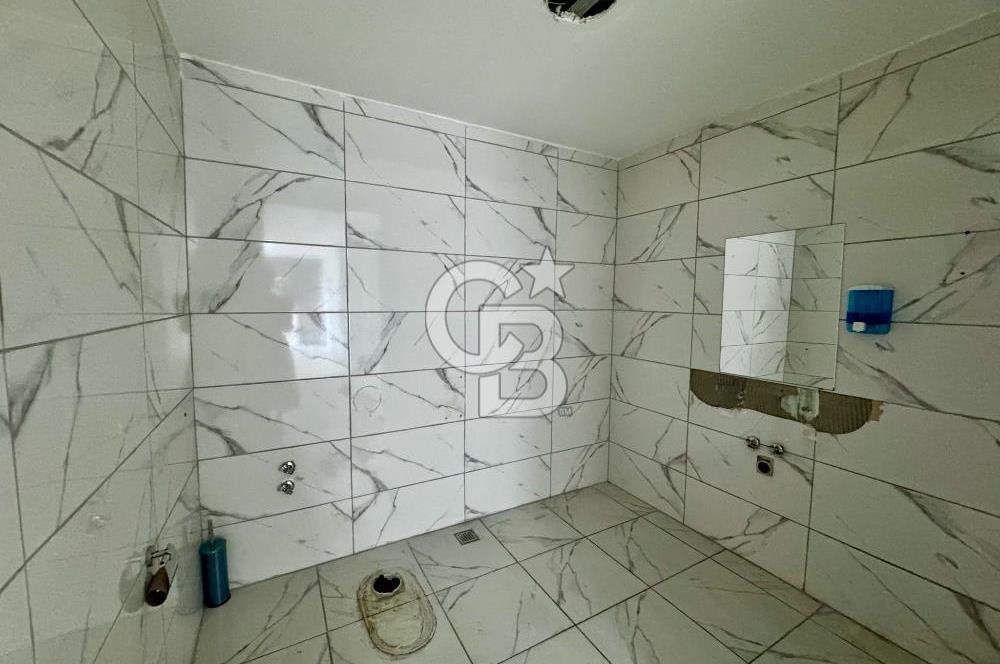 Gayrettepede Köşe Konum 450 m² Çift Cepheli Kiralık Dükkan