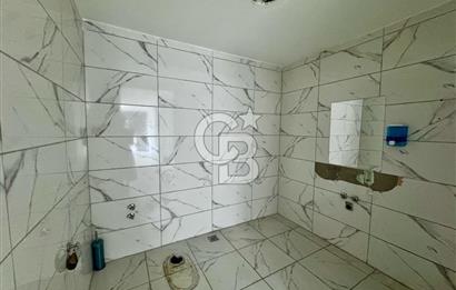 Gayrettepede Köşe Konum 450 m² Çift Cepheli Kiralık Dükkan