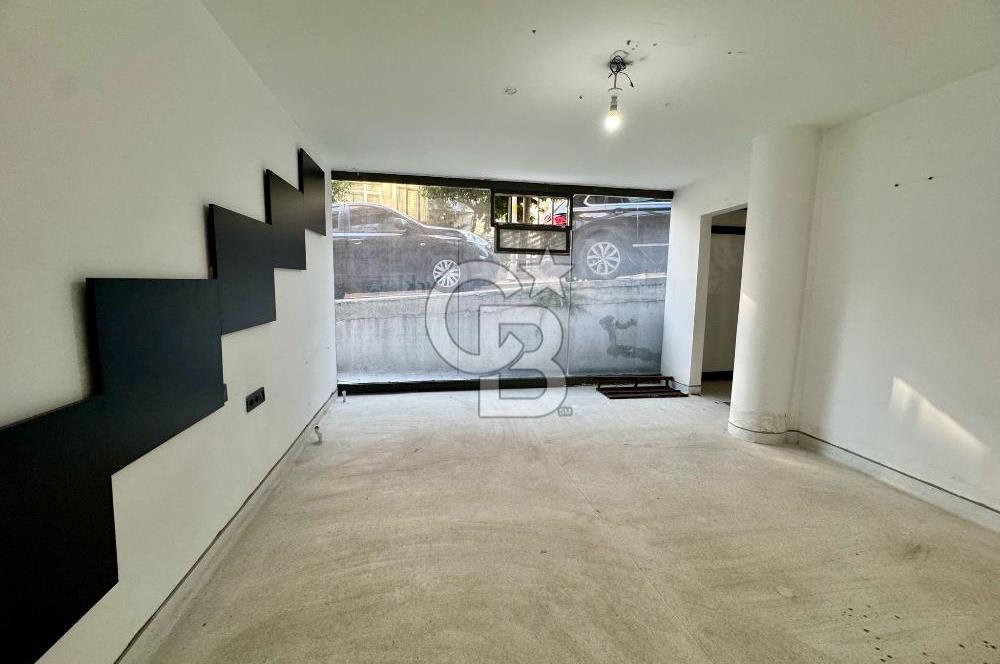Gayrettepede Köşe Konum 450 m² Çift Cepheli Kiralık Dükkan