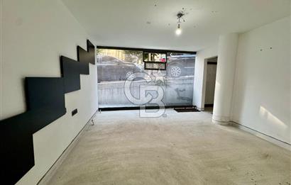 Gayrettepede Köşe Konum 450 m² Çift Cepheli Kiralık Dükkan