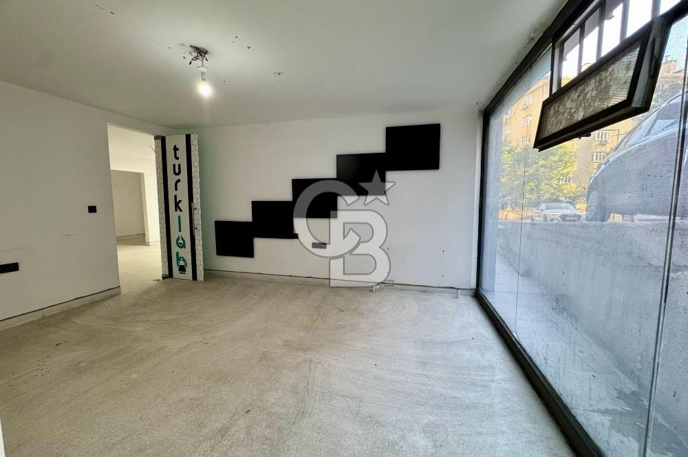 Gayrettepede Köşe Konum 450 m² Çift Cepheli Kiralık Dükkan