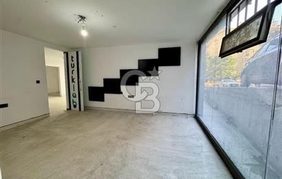 Gayrettepede Köşe Konum 450 m² Çift Cepheli Kiralık Dükkan