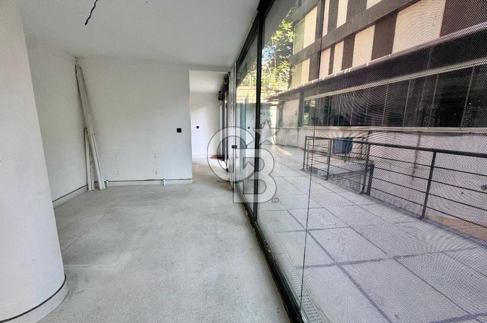 Gayrettepede Köşe Konum 450 m² Çift Cepheli Kiralık Dükkan