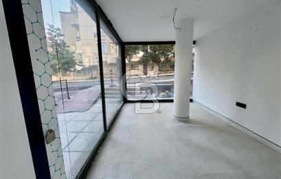 Gayrettepede Köşe Konum 450 m² Çift Cepheli Kiralık Dükkan