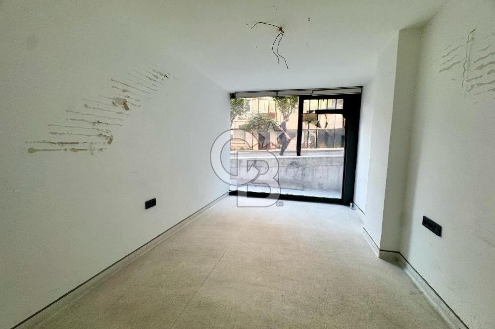 Gayrettepede Köşe Konum 450 m² Çift Cepheli Kiralık Dükkan