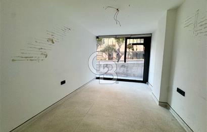 Gayrettepede Köşe Konum 450 m² Çift Cepheli Kiralık Dükkan
