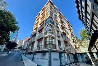 Gayrettepede Köşe Konum 450 m² Çift Cepheli Kiralık Dükkan