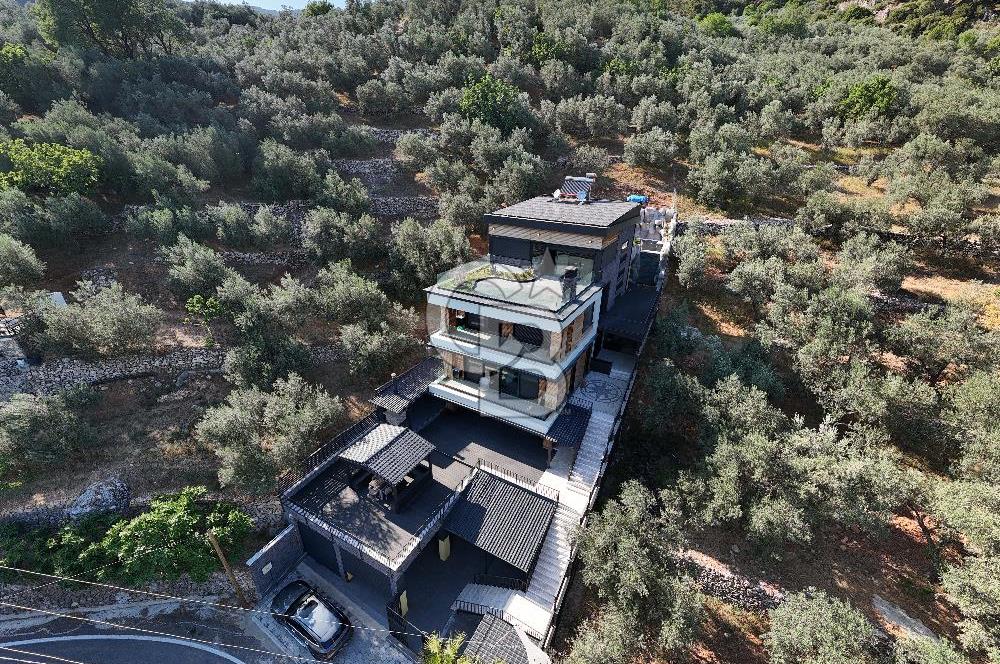EDREMİTTE ULTRA LÜKS ÖZEL YAPIM MÜSTAKİL VİLLA