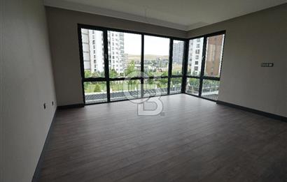 ALACAATLI DA SİTE İÇERİSİNDE MERKEZİ KONUMDA 200M2 KİRALIK DAİRE
