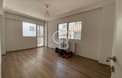Cb Yalı'dan Basın Sitesi'nde Tadilatlı Bahçeli Satılık Daire