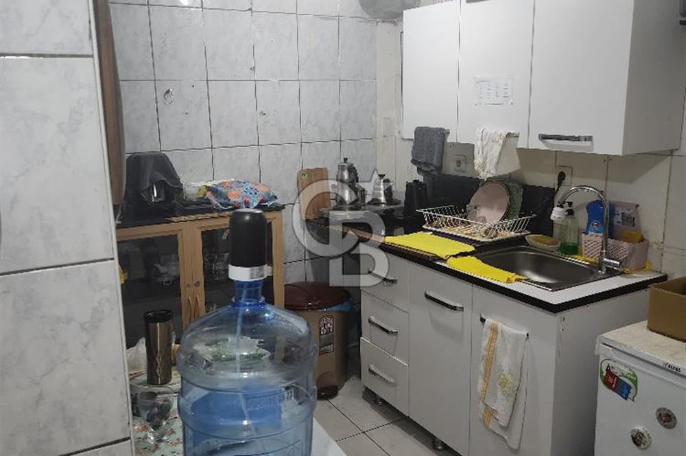 MECİDİYEKÖY MEYDANINDA EMNİYET MÜDÜRLÜĞÜ KAPISININ KARŞI DÜKKANI