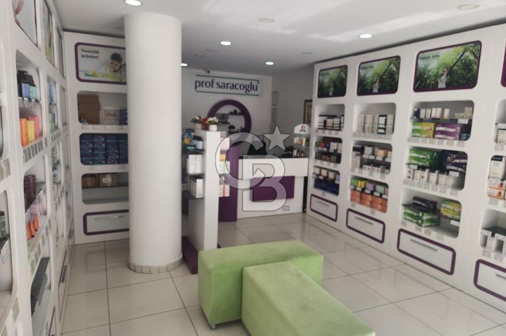 MECİDİYEKÖY MEYDANINDA EMNİYET MÜDÜRLÜĞÜ KAPISININ KARŞI DÜKKANI