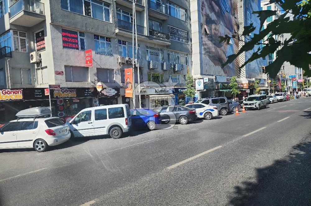 MECİDİYEKÖY MEYDANINDA EMNİYET MÜDÜRLÜĞÜ KAPISININ KARŞI DÜKKANI