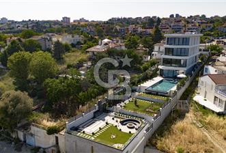 MARMARA EREĞLİSİ'NDE EŞSİZ DENİZ MANZARALI ULTRA LÜKS YALI