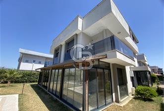Menderes Barbaros Mh Geniş Lüx Havuzlu Villa 