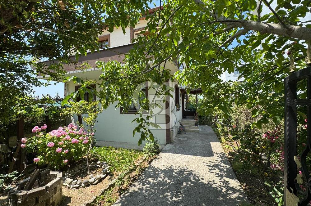YALOVA ÇİFTLİKKÖY DE SATILIK MÜSTAKİL BAHÇELİ VİLLA!. 4+1