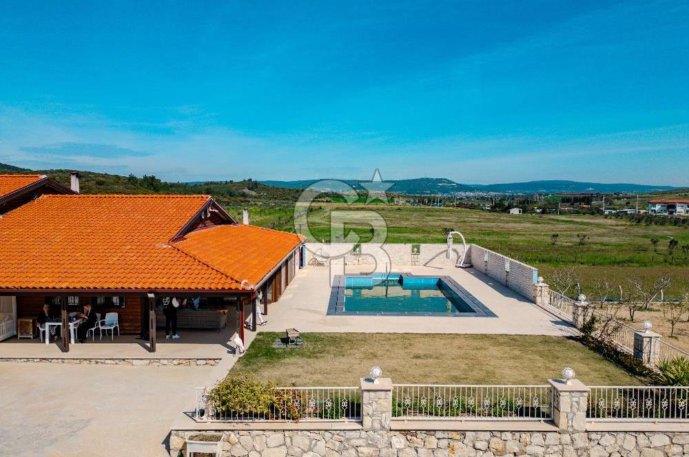 Seferihisar Düzce'de 7 Dönüm İçerisinde Satılık Çiftlik
