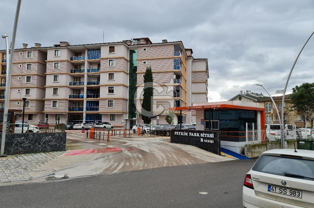 KÖRFEZ PETKİMPARK'TA SATILIK 1+1 DAİRE 
